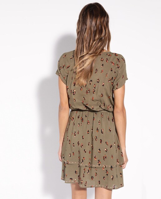 Vestido corto con estampado y volantes