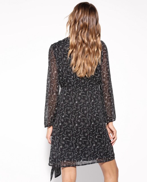 Vestido curto com estampado paisley