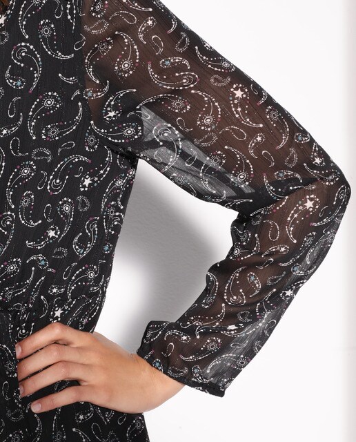 Vestido curto com estampado paisley