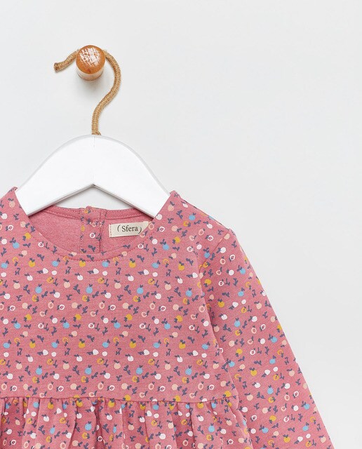 Vestido rosa de bebé com estampado floral