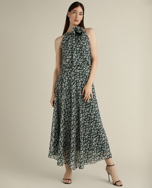 Vestido fluido con escote halter