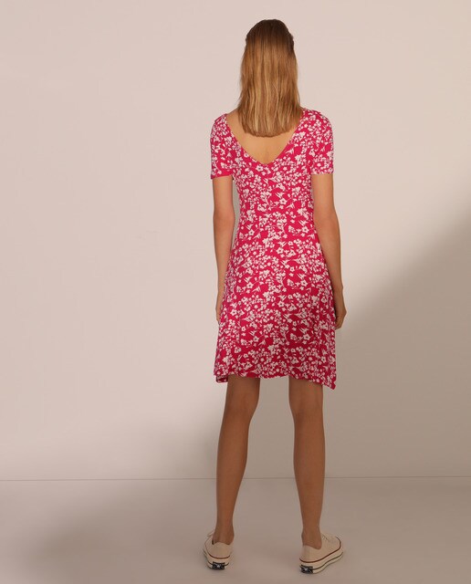 Vestido de estampado floral com decote cruzado