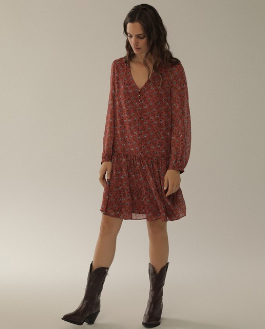 Vestido fluido con volantes