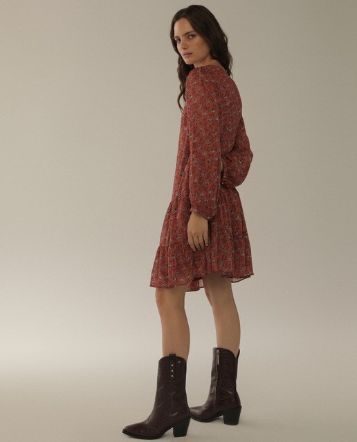 Vestido fluido con volantes