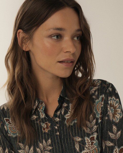 Vestido camiseiro paisley