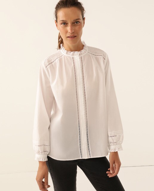 Blusa de mujer de estilo romántico en blanco