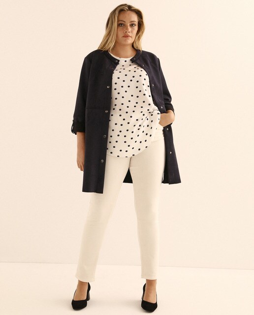 Blusa tamanhos grande com manga 3/4 e decote à barco
