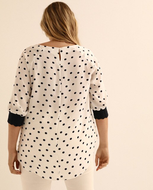 Blusa tamanhos grande com manga 3/4 e decote à barco