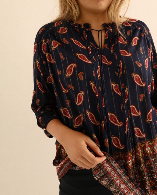 Blusa estampada tamanhos grandes com fio metalizado