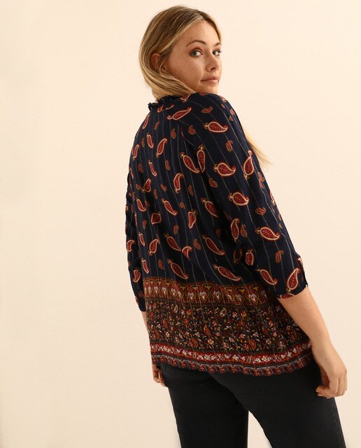 Blusa estampada tamanhos grandes com fio metalizado