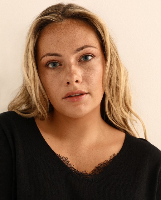 Camisola de malha de mulher tamanhos grandes com aba de renda