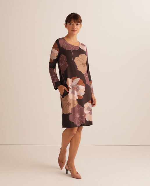 Vestido de manga comprida e decote redondo