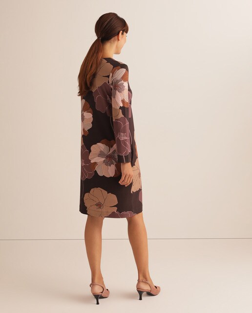 Vestido de manga comprida e decote redondo