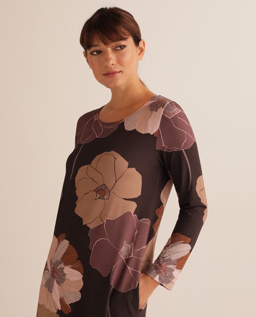 Vestido de manga comprida e decote redondo
