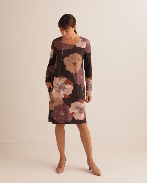 Vestido de manga comprida e decote redondo