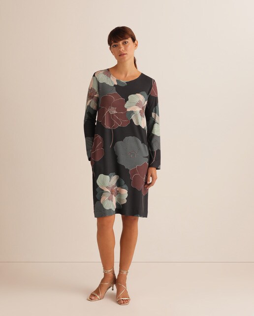 Vestido de manga comprida e decote redondo