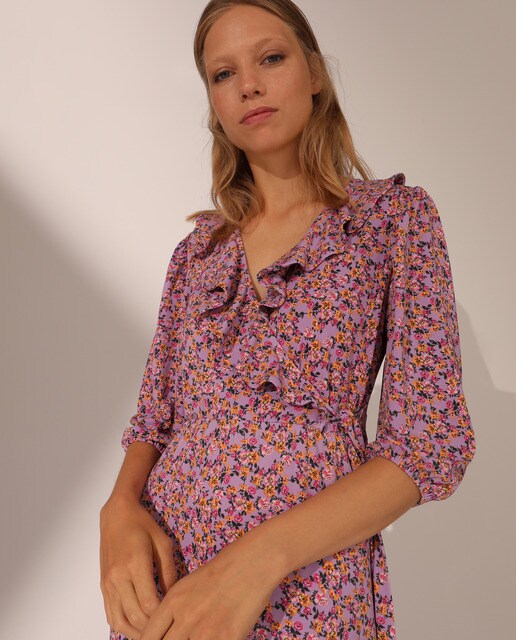 Vestido cruzado com folho