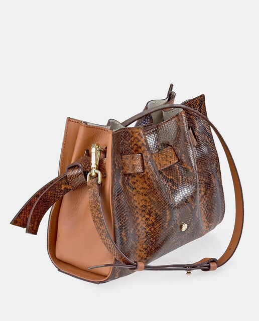 Bandolera pequeña de mujer Gloria Ortiz Odette de piel con print grabado de serpiente en tonos marrones