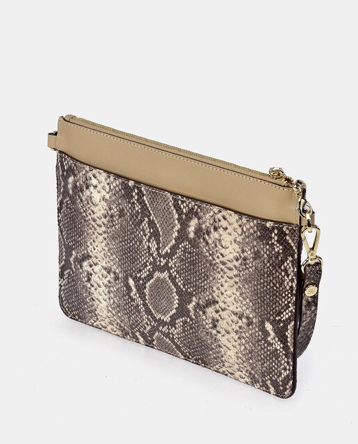 Pouch Gloria Ortiz Odette de piel con print grabado de serpiente en tonos naturales