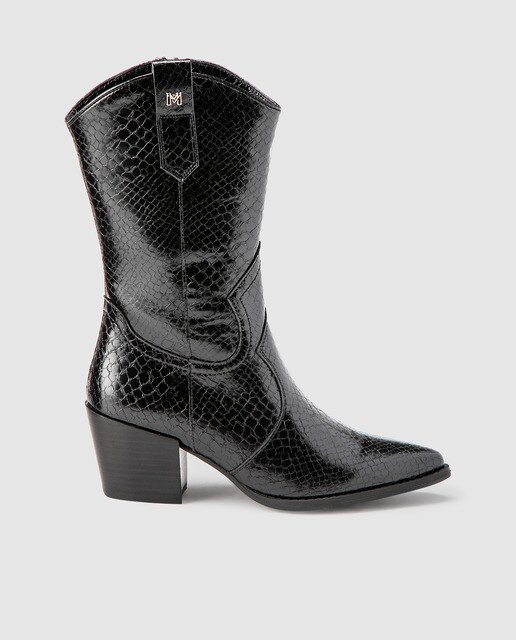 Botas pretas de estilo cowboy