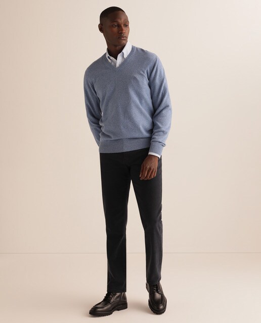 Camisola de malha lambswool azul com decote em bico