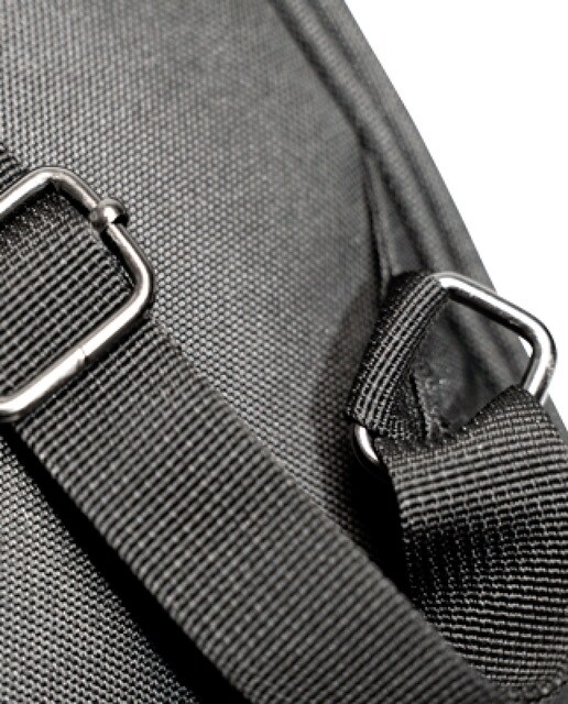 Mochila unissexo Berlin preta com fecho-éclair, bolsos intercambiáveis e espaço para portátil