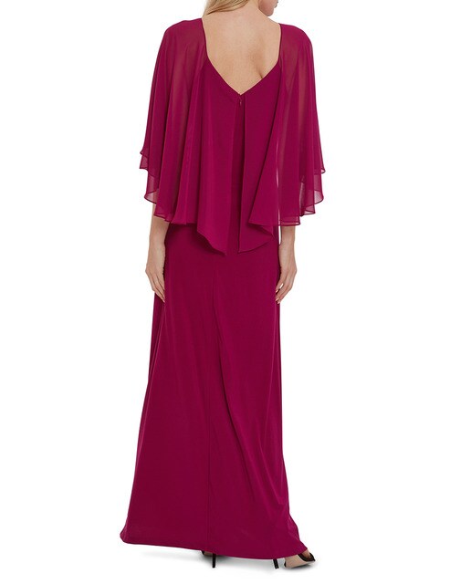 Vestido largo con capa