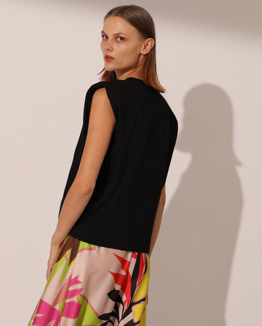 Camiseta de mujer lisa con hombreras