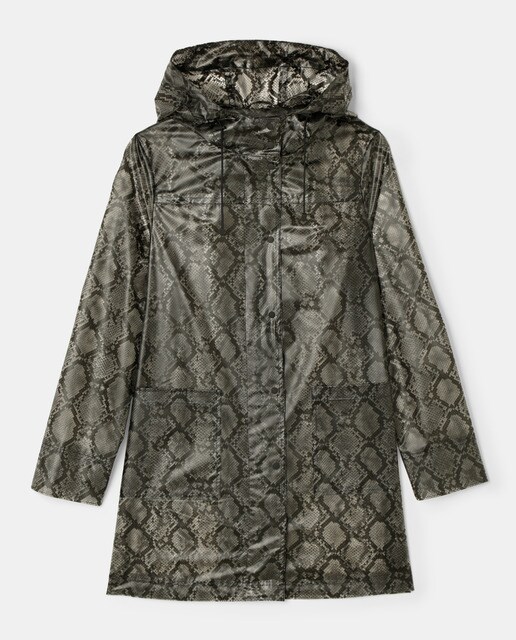 Chubasquero de mujer con print de serpiente y capucha