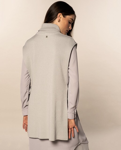 Chaleco de mujer liso y cuello alto