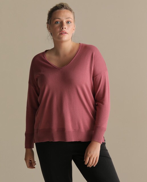 Camisola de malha de mulher tamanhos grandes com manga comprida e decote em bico