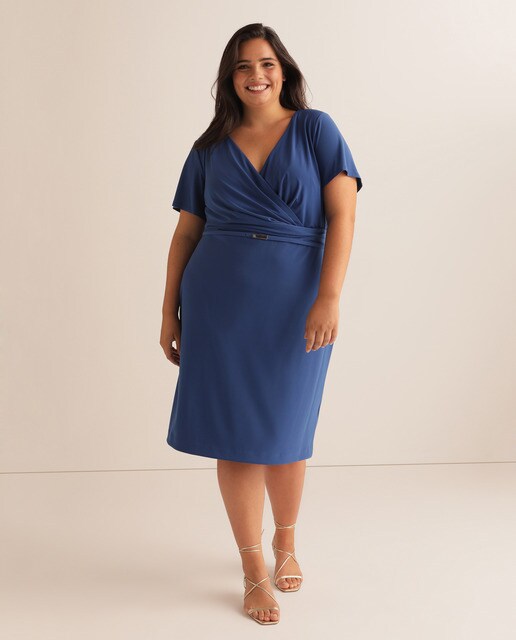 Vestido curto tamanhos grandes com manga curta