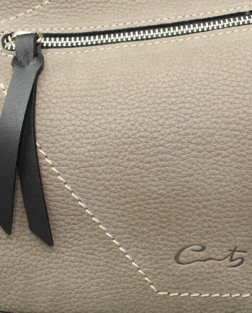 Mala hobo em pele taupe conversível em mochila