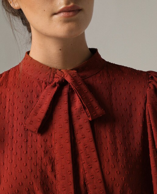 Vestido midi com plumeti