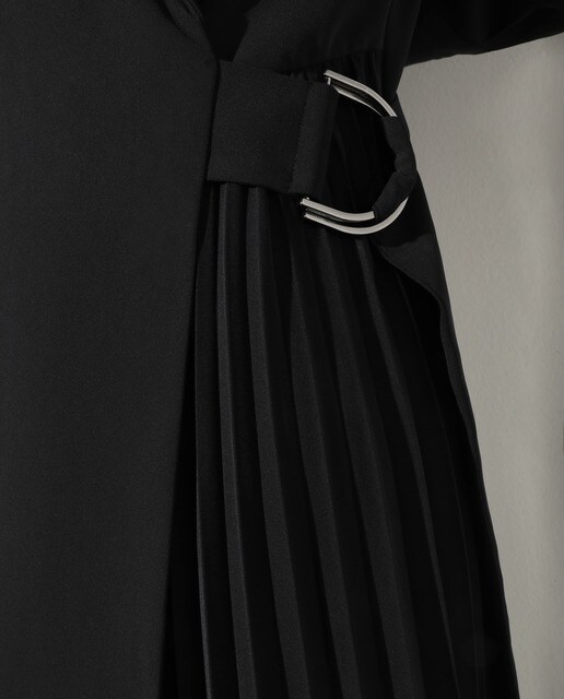 Vestido cruzado con plisados