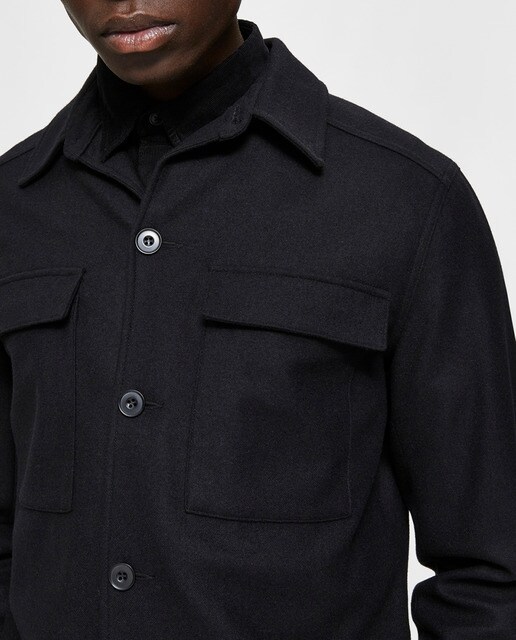 Chaqueta de abrigo de hombre negra con botones
