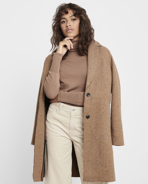 Abrigo de mujer tipo blazer con botones