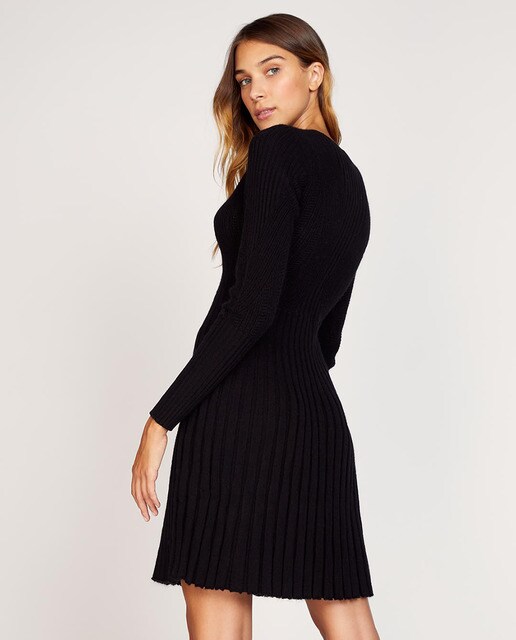 Vestido curto com saia canelada em forma de sino