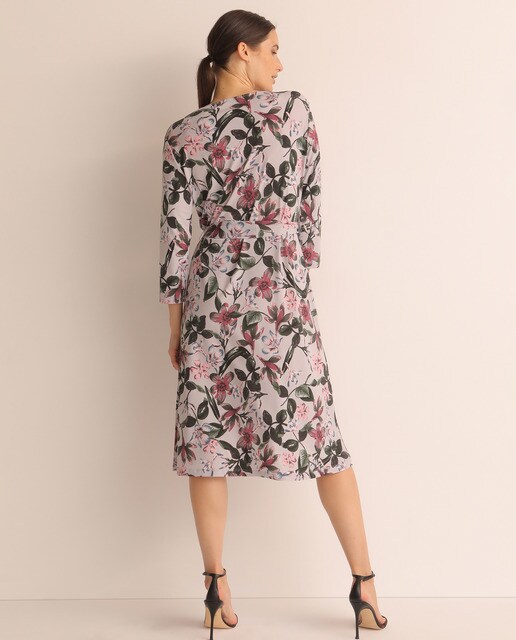 Vestido com estampado floral e botões