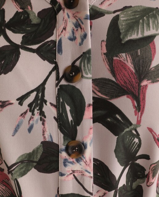 Vestido com estampado floral e botões