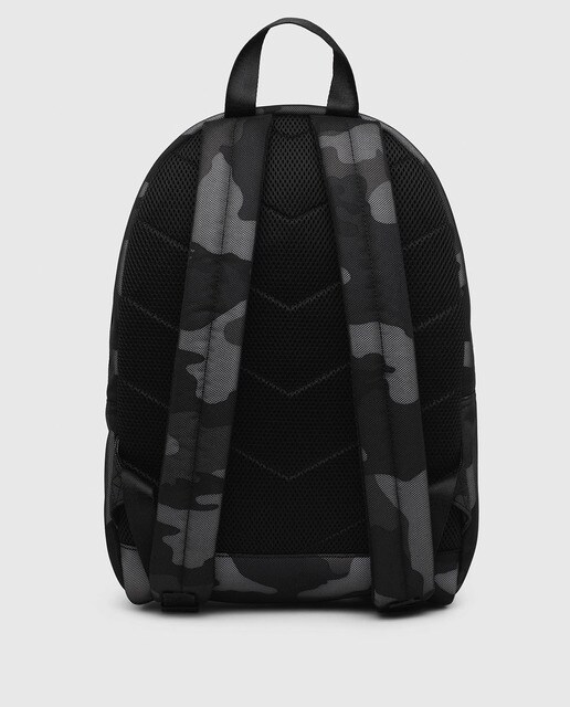 Mochila com estampado de camuflagem em tom cinzento e espaço para portátil