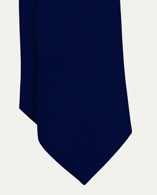 Corbata de seda lisa siete pliegues azul marino