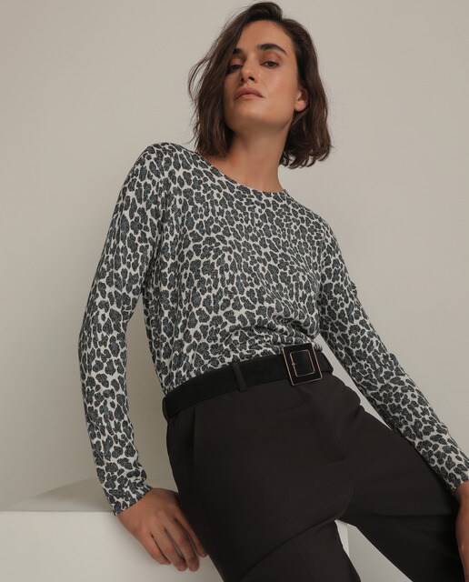 Camisola de malha com animal print e fio metalizado