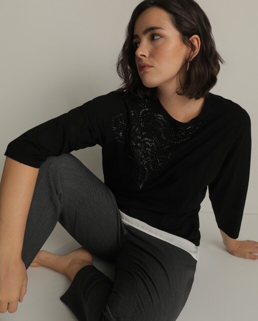 Camisola de malha tamanhos grandes com estampado floral de strass