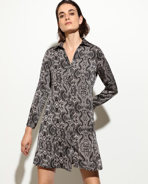 Vestido camiseiro com estampado paisley