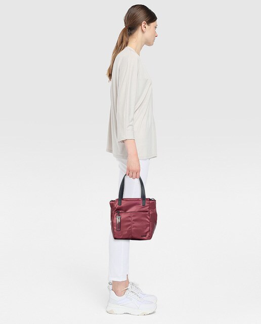 Mala shopping pequena bordeaux com acabamento metalizado