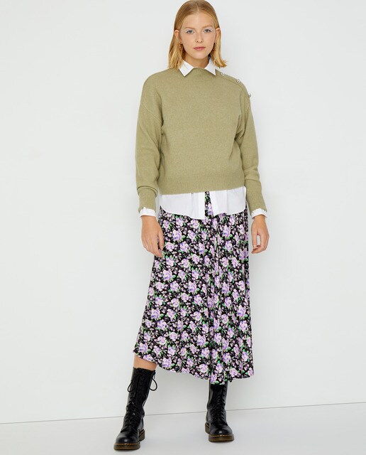 Jersey de mujer con botones joya y cuello perkins