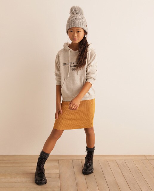 Sweatshirt cinzenta com capuz e bordado