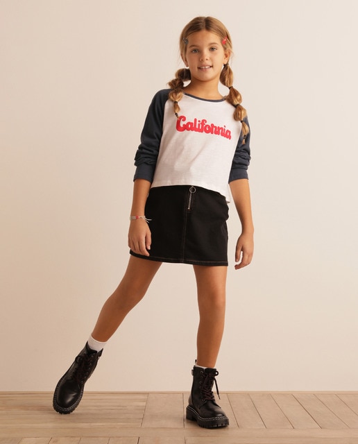 T-shirt cropped ''California'' com manga azul