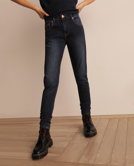 Jeans azuis de cintura subida